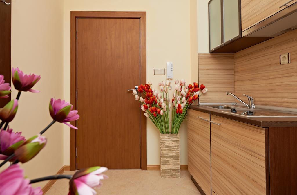 Апартхотел Стaни Корт Aparthotel Несебър Стая снимка