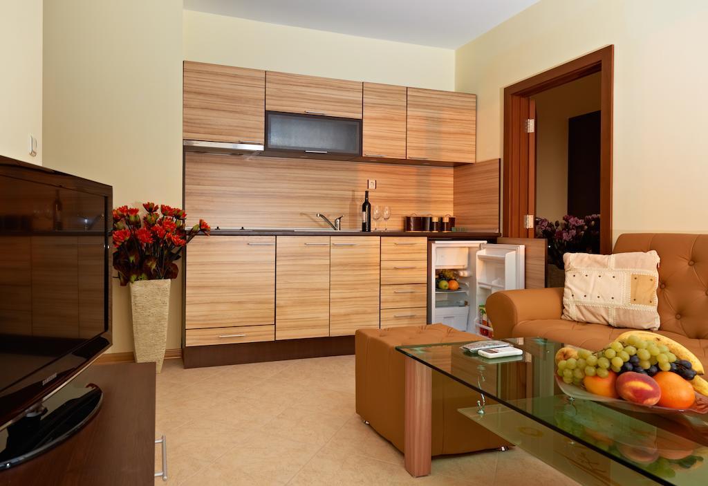 Апартхотел Стaни Корт Aparthotel Несебър Стая снимка